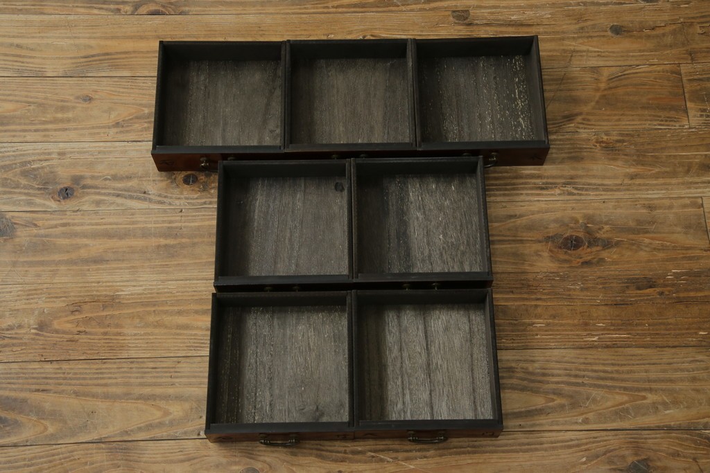 中古　アジア民芸家具　李朝デザイン　装飾性と機能性を兼ね備えた薬箪笥　(R-085694)