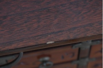 中古　アジア民芸家具　李朝デザイン　装飾性と機能性を兼ね備えた薬箪笥　(R-085694)