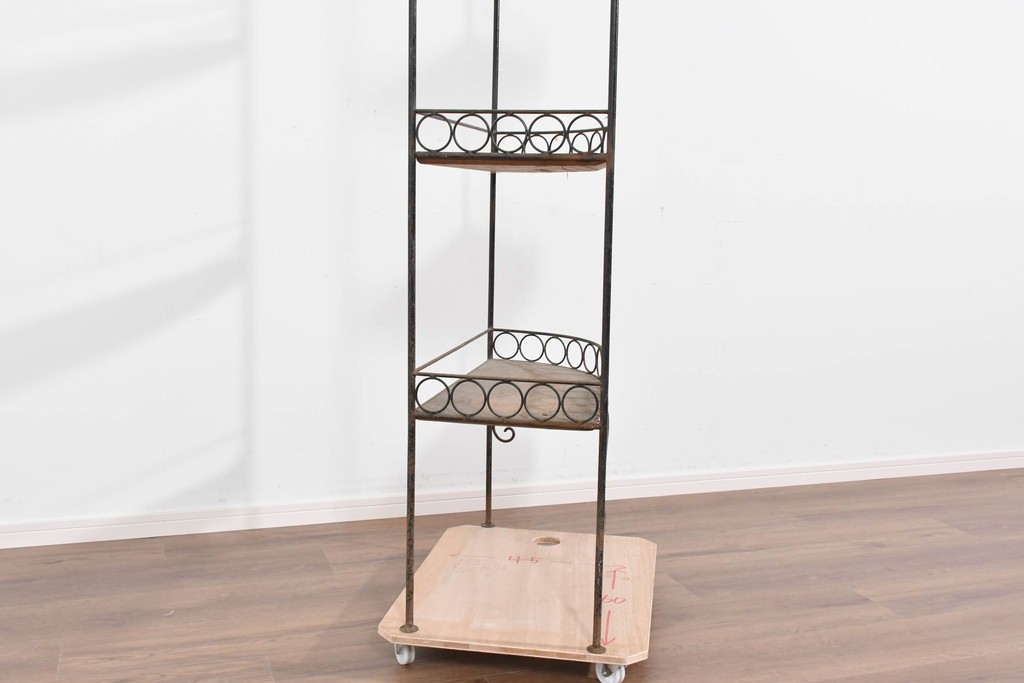 和製アンティーク　古い商店で使われていたアイアン製縦型コーナーラック　(R-085695)