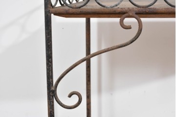 和製アンティーク　古い商店で使われていたアイアン製縦型コーナーラック　(R-085695)