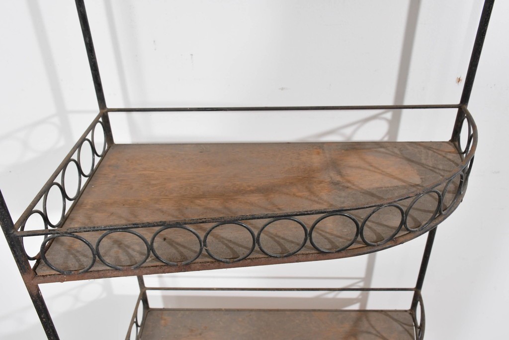 和製アンティーク　古い商店で使われていたアイアン製縦型コーナーラック　(R-085695)