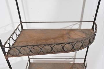 和製アンティーク　古い商店で使われていたアイアン製縦型コーナーラック　(R-085695)