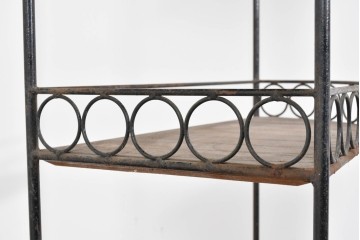 和製アンティーク　古い商店で使われていたアイアン製縦型コーナーラック　(R-085695)