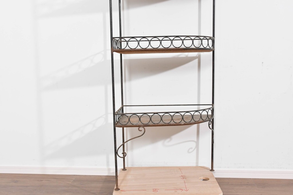 和製アンティーク　古い商店で使われていたアイアン製縦型コーナーラック　(R-085695)