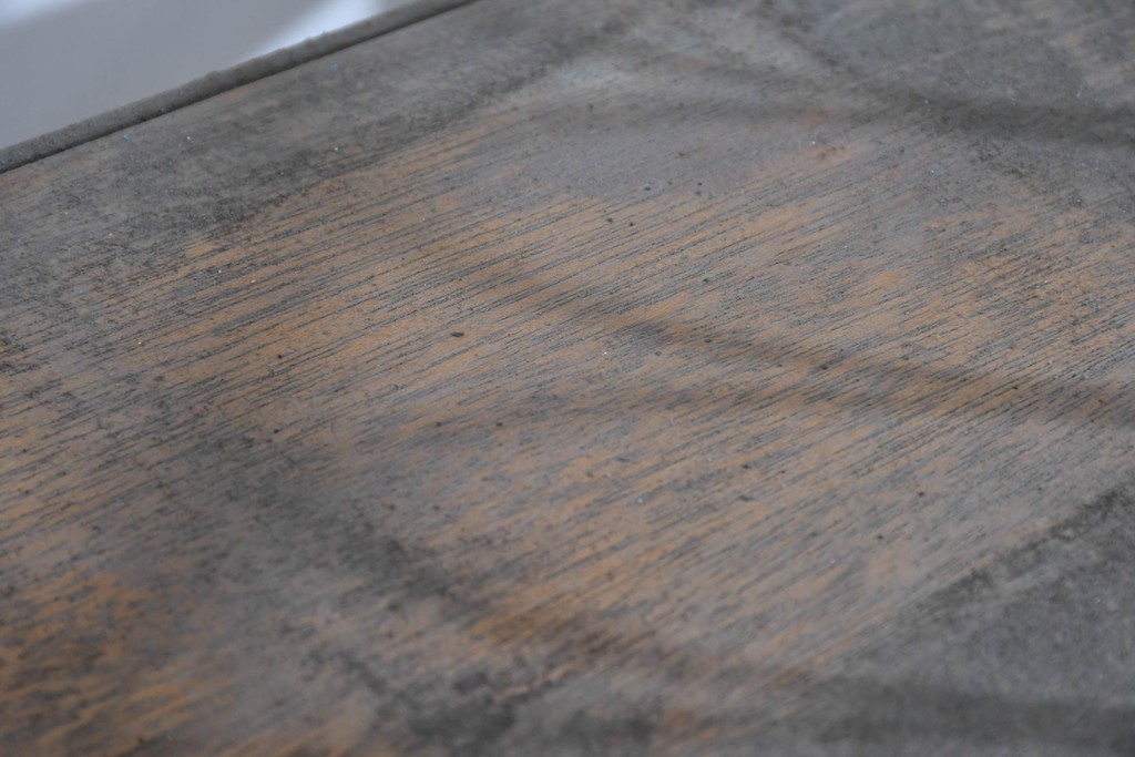 和製アンティーク　古い商店で使われていたアイアン製縦型コーナーラック　(R-085695)