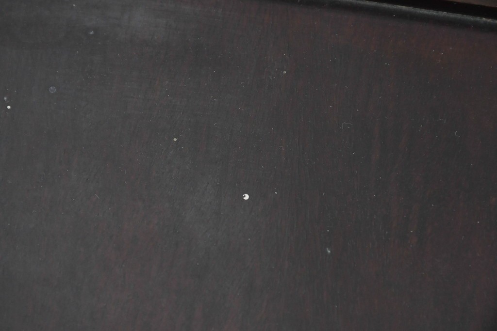 アジアンヴィンテージ　花梨(カリン)材　コウモリの彫刻があしらわれた希少デザインの飾り棚　(R-085696)