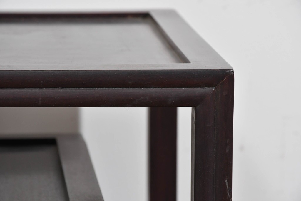 アジアンヴィンテージ　花梨(カリン)材　コウモリの彫刻があしらわれた希少デザインの飾り棚　(R-085696)