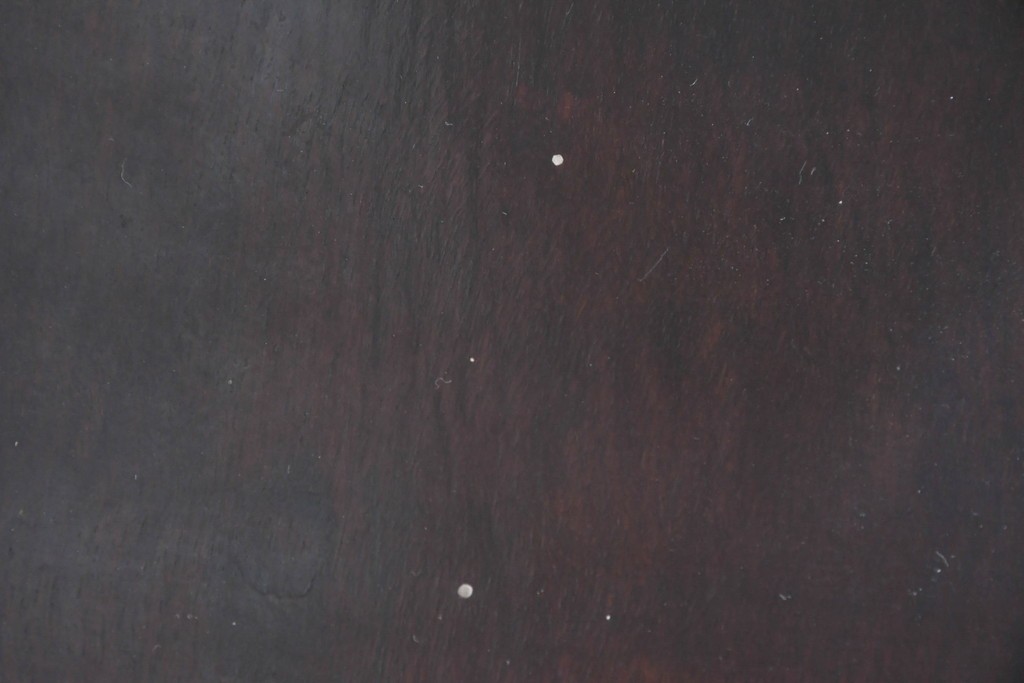 アジアンヴィンテージ　花梨(カリン)材　コウモリの彫刻があしらわれた希少デザインの飾り棚　(R-085696)