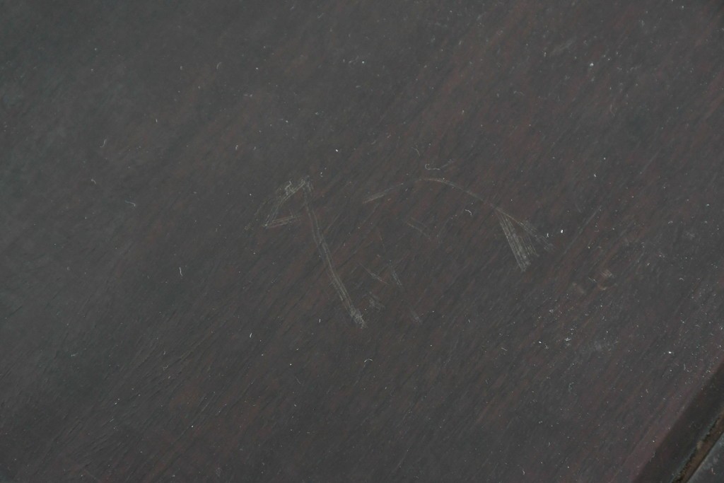 アジアンヴィンテージ　花梨(カリン)材　コウモリの彫刻があしらわれた希少デザインの飾り棚　(R-085696)