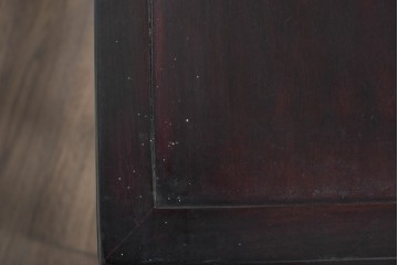 アジアンヴィンテージ　花梨(カリン)材　コウモリの彫刻があしらわれた希少デザインの飾り棚　(R-085696)