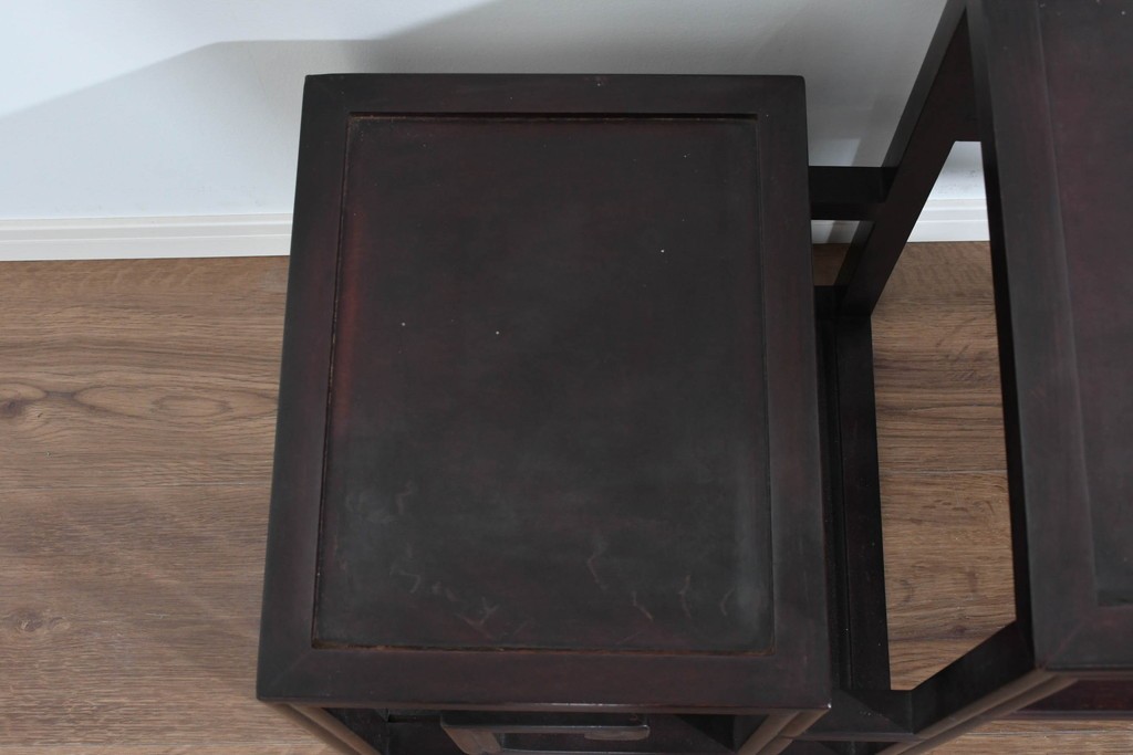 アジアンヴィンテージ　花梨(カリン)材　コウモリの彫刻があしらわれた希少デザインの飾り棚　(R-085696)