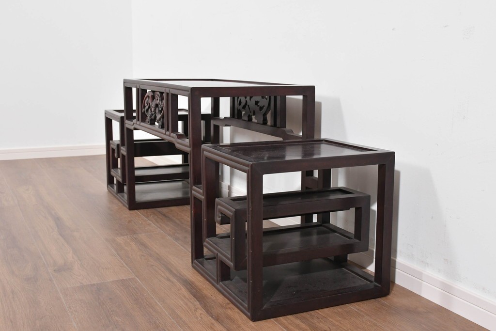 アジアンヴィンテージ　花梨(カリン)材　コウモリの彫刻があしらわれた希少デザインの飾り棚　(R-085696)