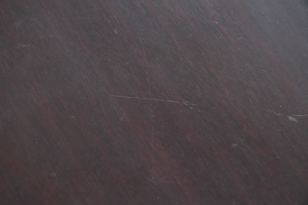 アジアンヴィンテージ　花梨(カリン)材　コウモリの彫刻があしらわれた希少デザインの飾り棚　(R-085696)