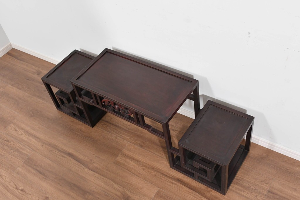 アジアンヴィンテージ　花梨(カリン)材　コウモリの彫刻があしらわれた希少デザインの飾り棚　(R-085696)