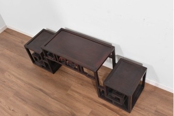 アジアンヴィンテージ　花梨(カリン)材　コウモリの彫刻があしらわれた希少デザインの飾り棚　(R-085696)