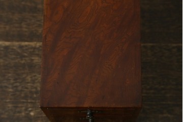 和製アンティーク　上手物!!　総欅(ケヤキ)材　玉杢が引き立つ漆塗りの二杯小引き出し　(R-085697)