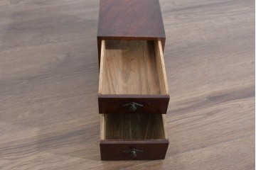 和製アンティーク　上手物!!　総欅(ケヤキ)材　玉杢が引き立つ漆塗りの二杯小引き出し　(R-085697)