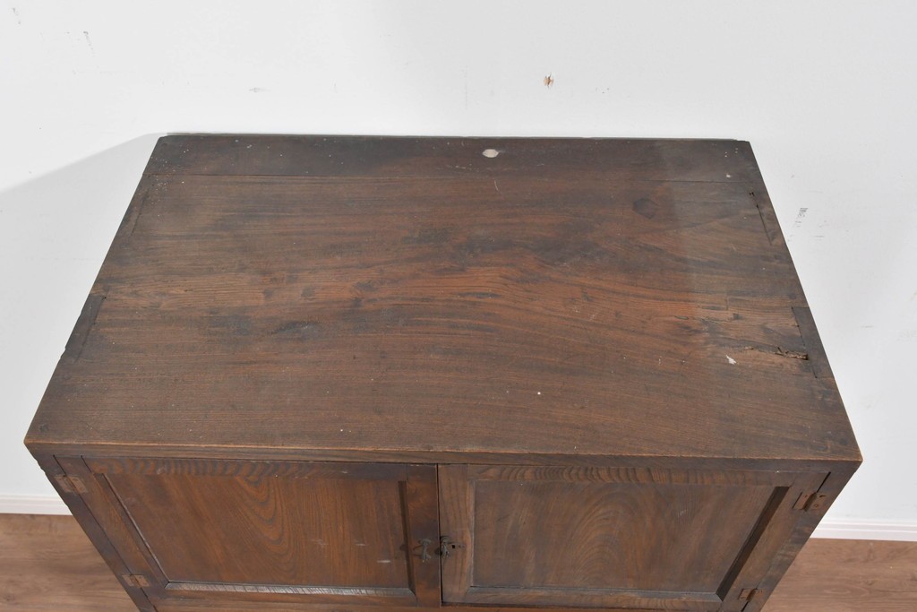 和製アンティーク　変わりデザイン!!　前面欅(ケヤキ)材の小振りな収納棚　(R-085698)