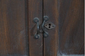 和製アンティーク　変わりデザイン!!　前面欅(ケヤキ)材の小振りな収納棚　(R-085698)