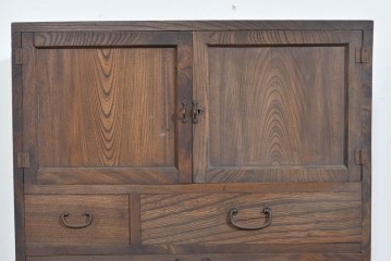 和製アンティーク　変わりデザイン!!　前面欅(ケヤキ)材の小振りな収納棚　(R-085698)