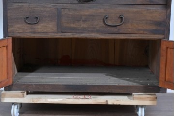 和製アンティーク　変わりデザイン!!　前面欅(ケヤキ)材の小振りな収納棚　(R-085698)