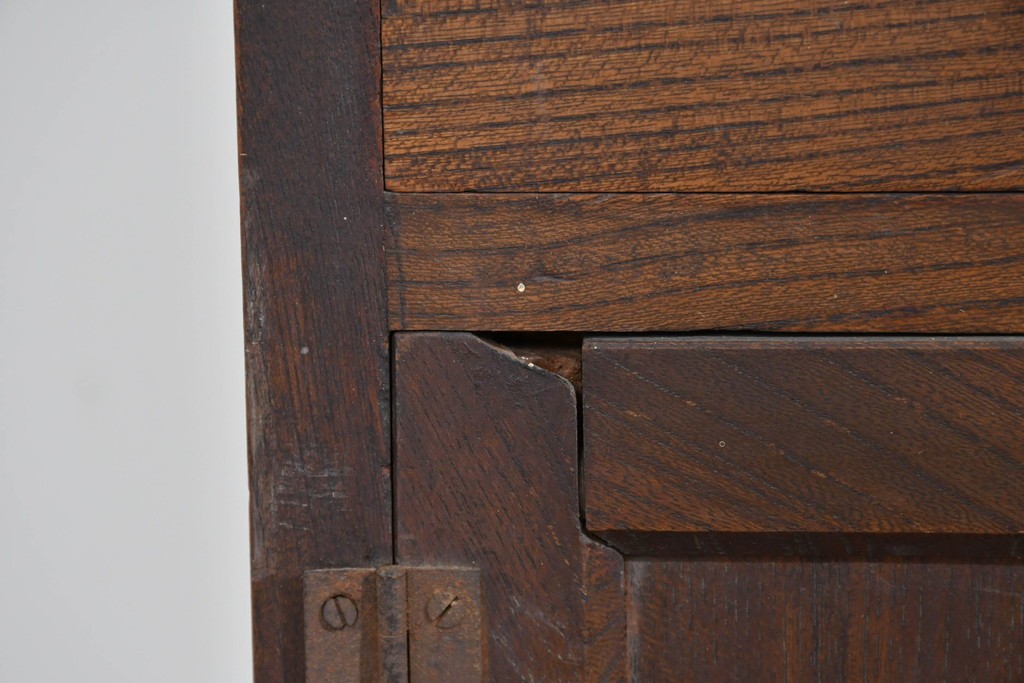 和製アンティーク　変わりデザイン!!　前面欅(ケヤキ)材の小振りな収納棚　(R-085698)