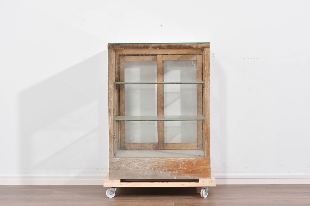 和製ヴィンテージ　古い木味の小振りな縦型ガラスケース　(R-085699)