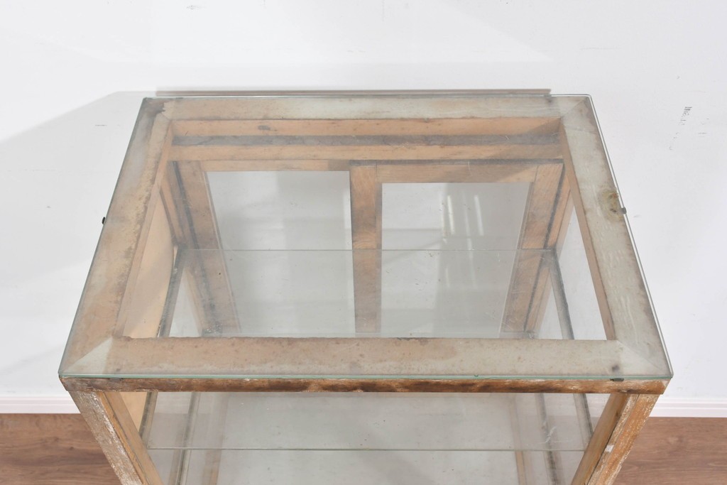 和製ヴィンテージ　古い木味の小振りな縦型ガラスケース　(R-085699)