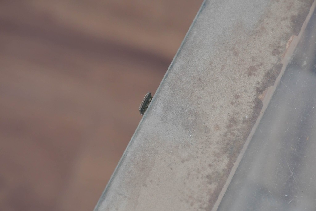 和製ヴィンテージ　古い木味の小振りな縦型ガラスケース　(R-085699)