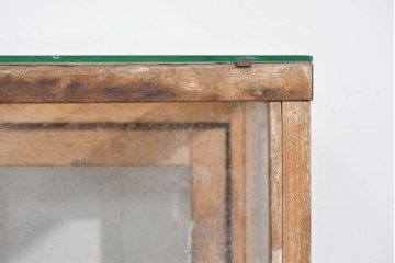 和製ヴィンテージ　古い木味の小振りな縦型ガラスケース　(R-085699)