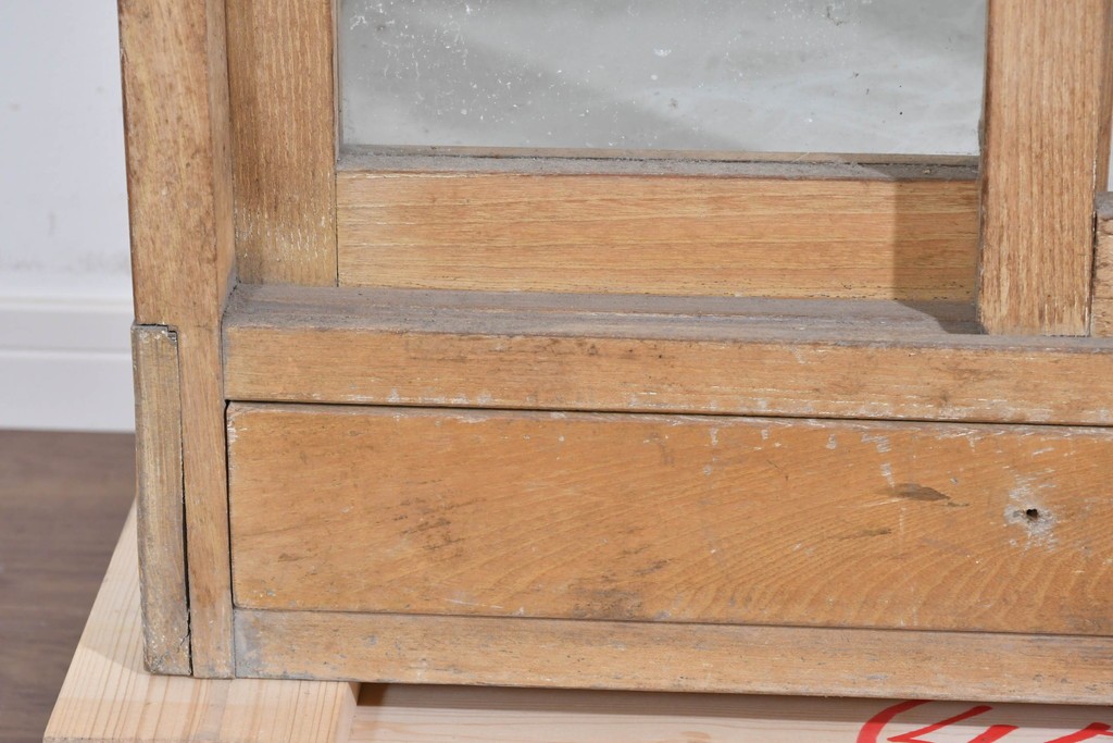 和製ヴィンテージ　古い木味の小振りな縦型ガラスケース　(R-085699)