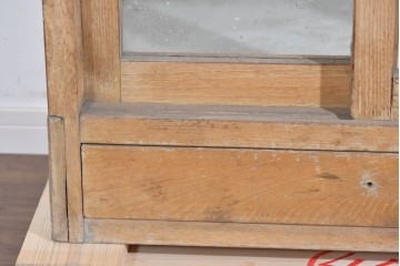 和製ヴィンテージ　古い木味の小振りな縦型ガラスケース　(R-085699)