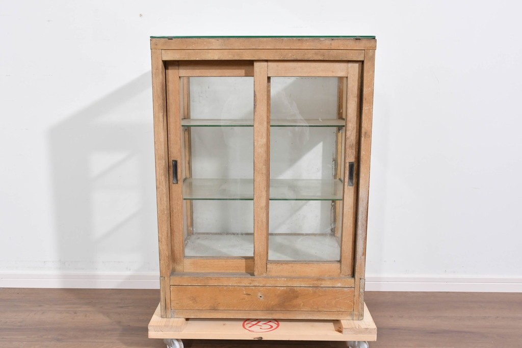 和製ヴィンテージ　古い木味の小振りな縦型ガラスケース　(R-085699)