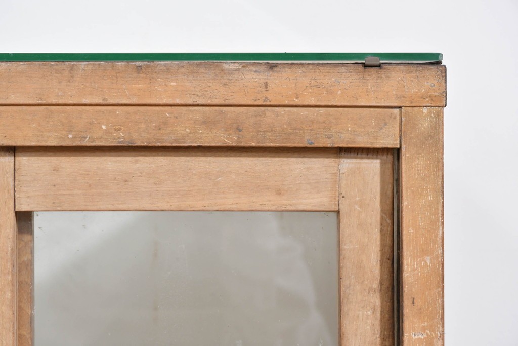 和製ヴィンテージ　古い木味の小振りな縦型ガラスケース　(R-085699)