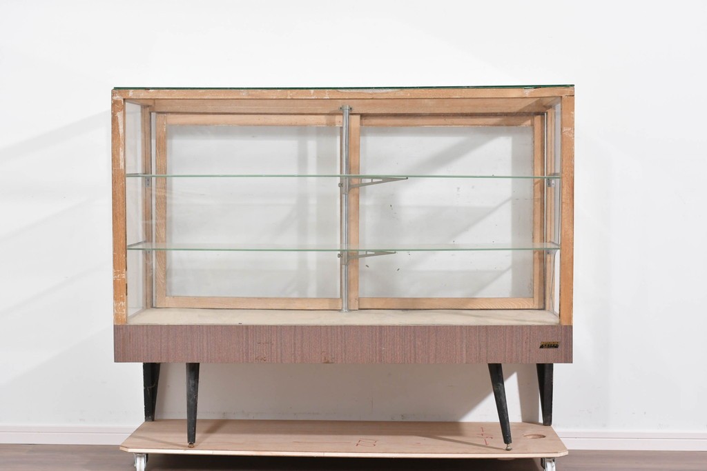 和製ヴィンテージ　木枠とガラスのシンプルな構成が魅力のガラスケース　(R-085700)