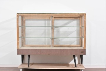 和製ヴィンテージ　木枠とガラスのシンプルな構成が魅力のガラスケース　(R-085700)