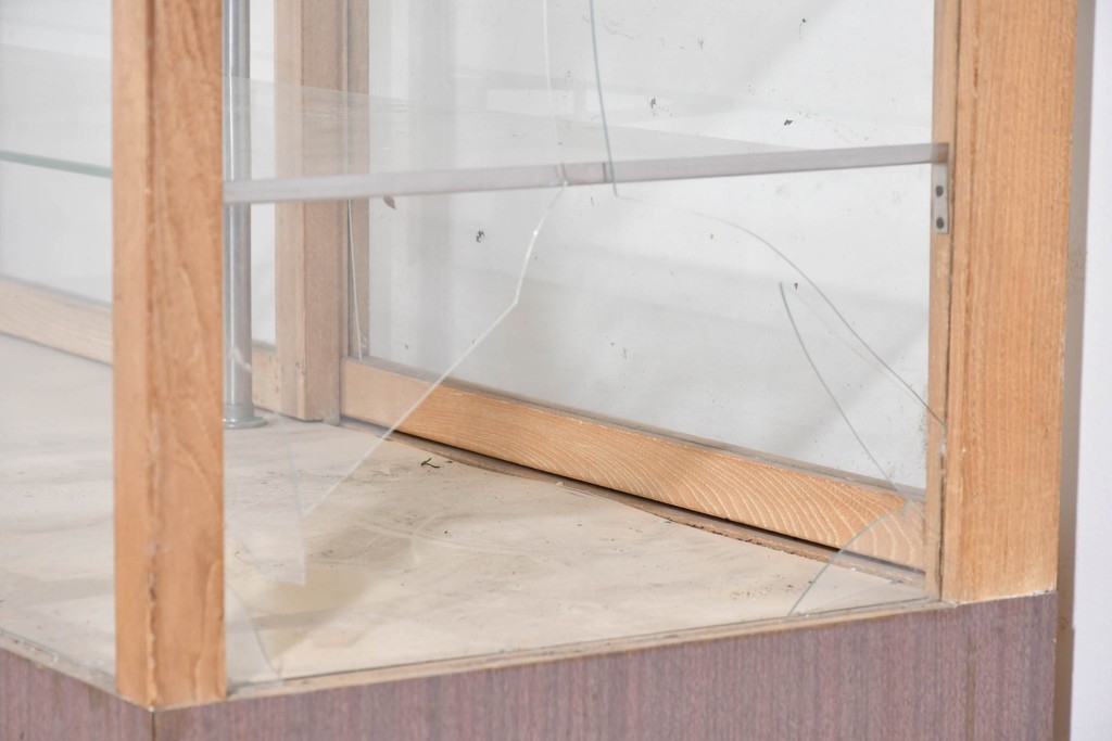 和製ヴィンテージ　木枠とガラスのシンプルな構成が魅力のガラスケース　(R-085700)