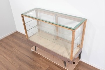 和製ヴィンテージ　木枠とガラスのシンプルな構成が魅力のガラスケース　(R-085700)