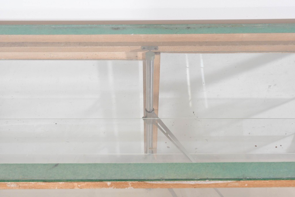 和製ヴィンテージ　木枠とガラスのシンプルな構成が魅力のガラスケース　(R-085700)