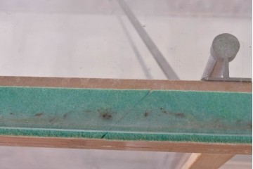 和製ヴィンテージ　木枠とガラスのシンプルな構成が魅力のガラスケース　(R-085700)