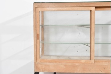 和製ヴィンテージ　木枠とガラスのシンプルな構成が魅力のガラスケース　(R-085700)