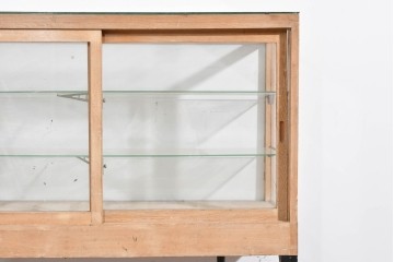 和製ヴィンテージ　木枠とガラスのシンプルな構成が魅力のガラスケース　(R-085700)