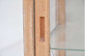 和製ヴィンテージ　木枠とガラスのシンプルな構成が魅力のガラスケース　(R-085700)