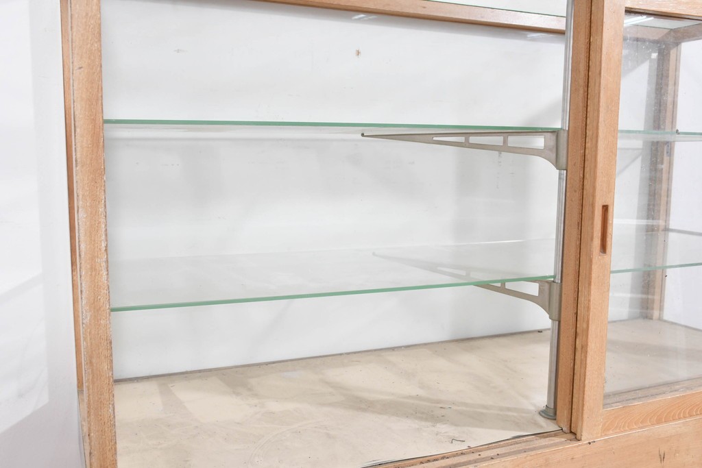 和製ヴィンテージ　木枠とガラスのシンプルな構成が魅力のガラスケース　(R-085700)