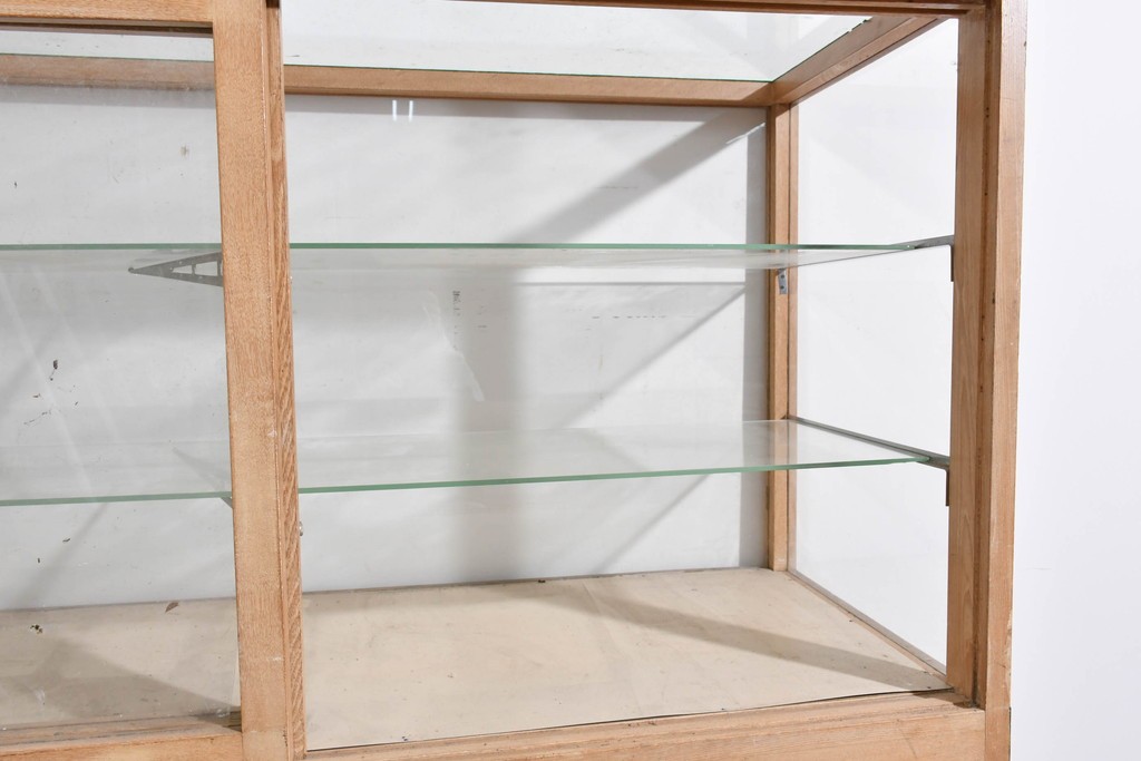 和製ヴィンテージ　木枠とガラスのシンプルな構成が魅力のガラスケース　(R-085700)