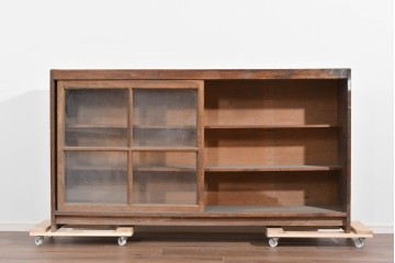 《天板取り付け加工費込み》　和製アンティーク　木味の豊かな風合いとガラス戸の組み合わせが魅力の横型収納棚　(R-085701)