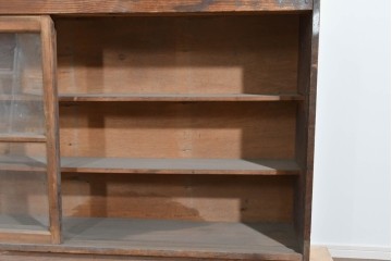 《天板取り付け加工費込み》　和製アンティーク　木味の豊かな風合いとガラス戸の組み合わせが魅力の横型収納棚　(R-085701)