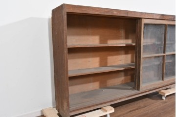 《天板取り付け加工費込み》　和製アンティーク　木味の豊かな風合いとガラス戸の組み合わせが魅力の横型収納棚　(R-085701)
