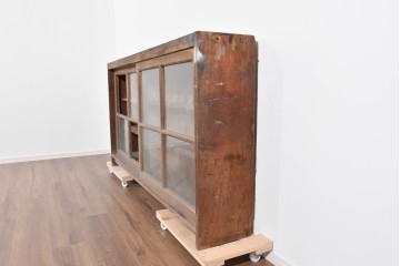 《天板取り付け加工費込み》　和製アンティーク　木味の豊かな風合いとガラス戸の組み合わせが魅力の横型収納棚　(R-085701)