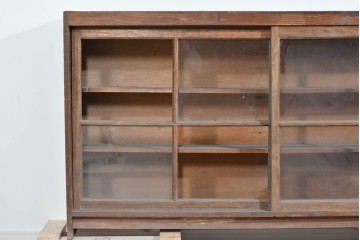 《天板取り付け加工費込み》　和製アンティーク　木味の豊かな風合いとガラス戸の組み合わせが魅力の横型収納棚　(R-085701)